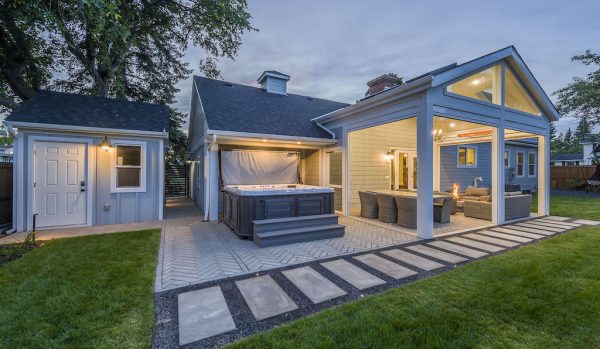 edmonton-alberta-exterior-renovation-covered-patio-addition-with-hardie-board-and-retractable-screens
